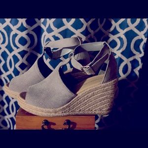 Gray Wedges